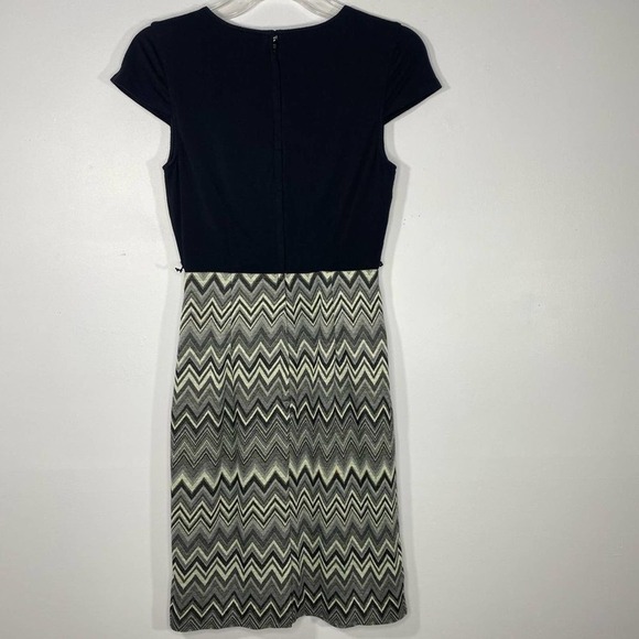 MODCLOTH Black & Gray Chevron Print V Neck Belted Dress Size Extra Small - Picture 5 of 10